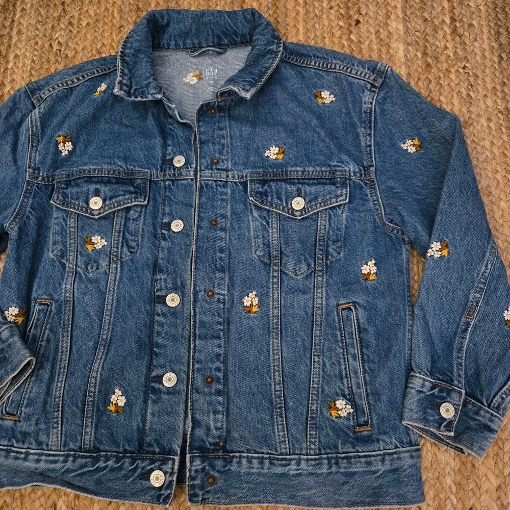 Gap Original  Denim‎ Jean Jacket Embroidered Flowers Sz XL